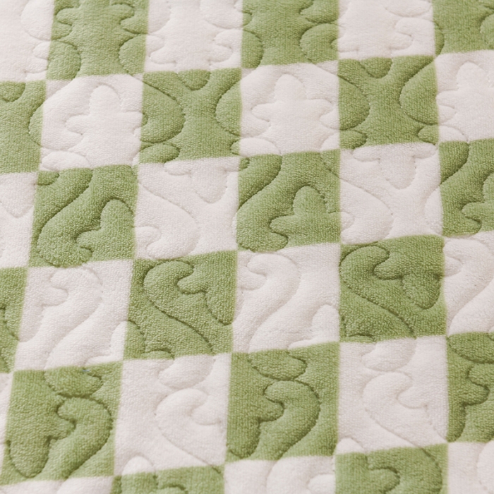 91家纺网 家纺一手货源 找家纺 迷仙巢 2022新款牛奶绒床盖款 绿白格