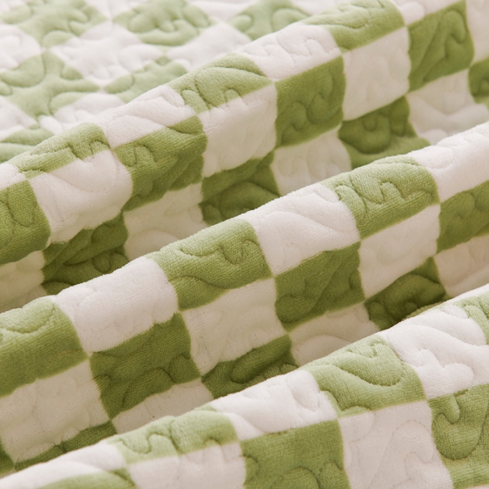 91家纺网 家纺一手货源 找家纺 迷仙巢 2022新款牛奶绒床盖款 绿白格