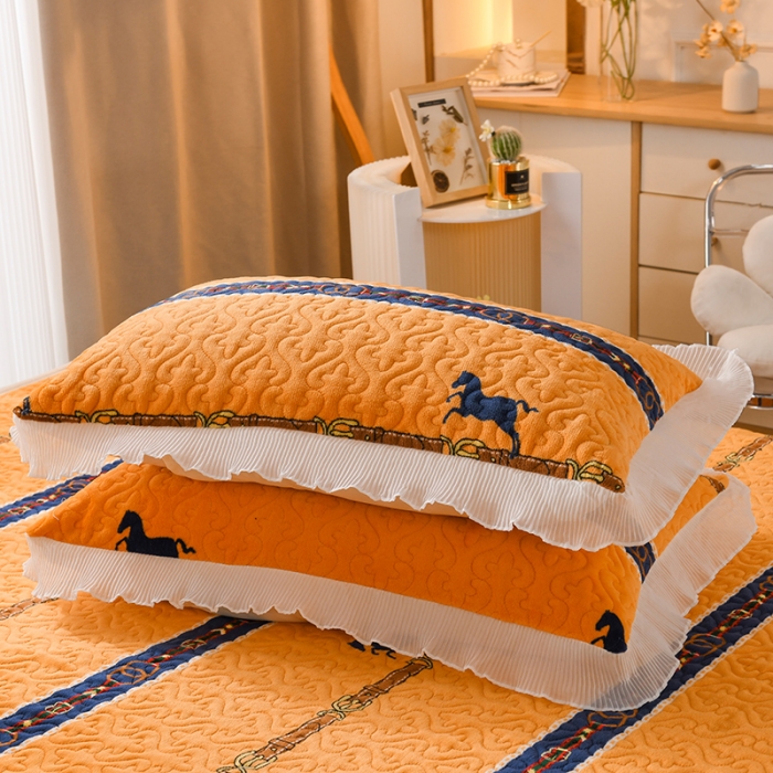 91家纺网 家纺一手货源 找家纺 迷仙巢 2022新款牛奶绒床盖款 马到成功