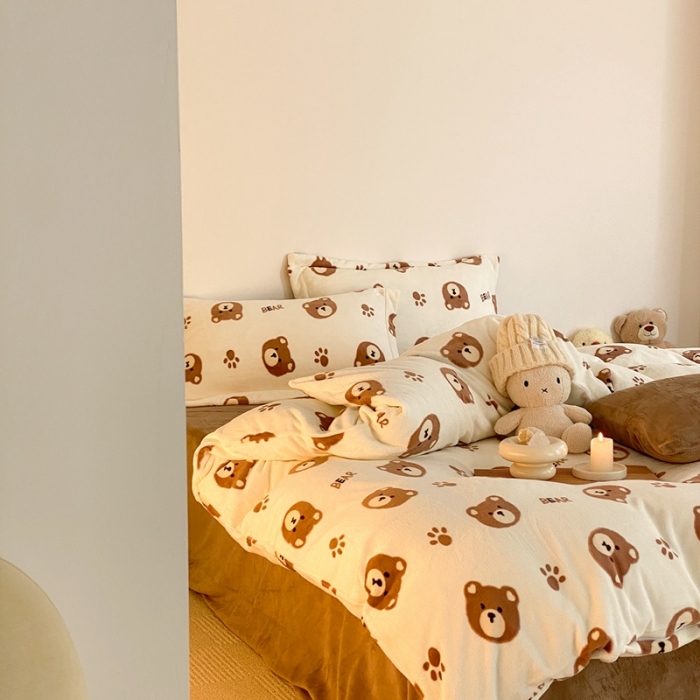 91家纺网 家纺一手货源 找家纺 时光里 2022新款230g正宗全消光印花牛奶绒四件套 可爱熊（专版花型）