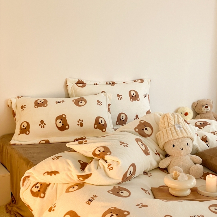 91家纺网 家纺一手货源 找家纺 时光里 2022新款230g正宗全消光印花牛奶绒四件套 可爱熊（专版花型）