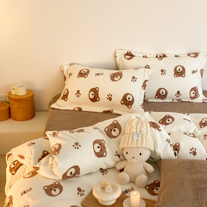 91家纺网 家纺一手货源 找家纺 时光里 2022新款230g正宗全消光印花牛奶绒四件套 可爱熊（专版花型）
