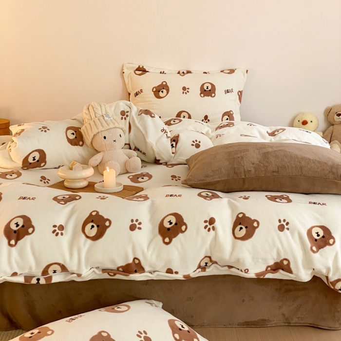 91家纺网 家纺一手货源 找家纺 时光里 2022新款230g正宗全消光印花牛奶绒四件套 可爱熊（专版花型）