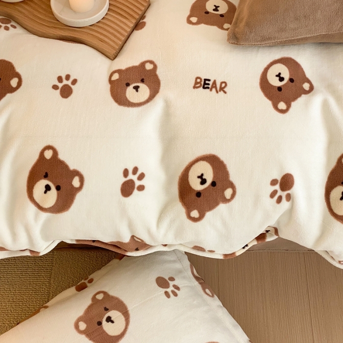 91家纺网 家纺一手货源 找家纺 时光里 2022新款230g正宗全消光印花牛奶绒四件套 可爱熊（专版花型）