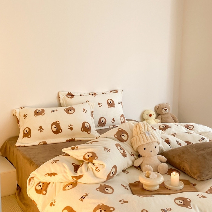 91家纺网 家纺一手货源 找家纺 时光里 2022新款230g正宗全消光印花牛奶绒四件套 可爱熊（专版花型）