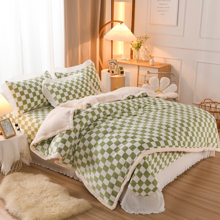 91家纺网 家纺一手货源 找家纺 迷仙巢 2022新款牛奶绒床盖款四件套 绿白格