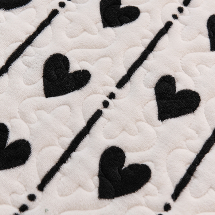 91家纺网 家纺一手货源 找家纺 迷仙巢 2022新款牛奶绒床盖款四件套 心心相印