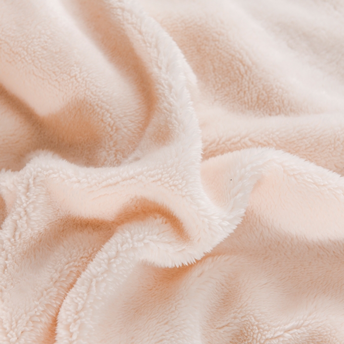 91家纺网 家纺一手货源 找家纺 （总）迷仙巢 2022新款牛奶绒拼北极绒盖毯