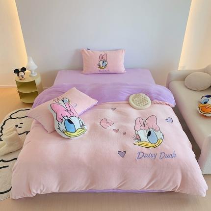 91家纺网 家纺一手货源 找家纺 星期八 2022新款230g双面牛奶绒迪士尼刺绣四件套 黛西