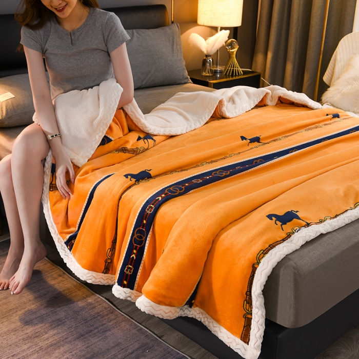 91家纺网 家纺一手货源 找家纺 迷仙巢 2022新款牛奶绒拼北极绒盖毯 马到成功