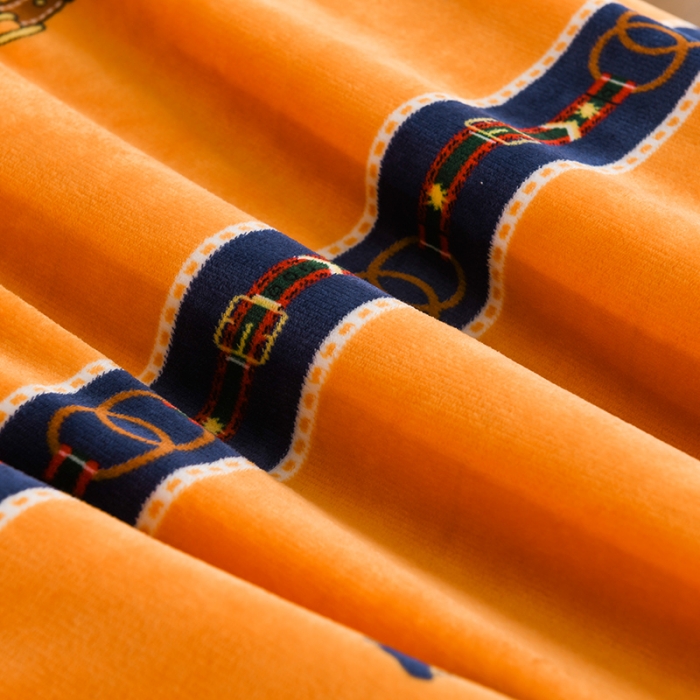 91家纺网 家纺一手货源 找家纺 迷仙巢 2022新款牛奶绒拼北极绒盖毯 马到成功