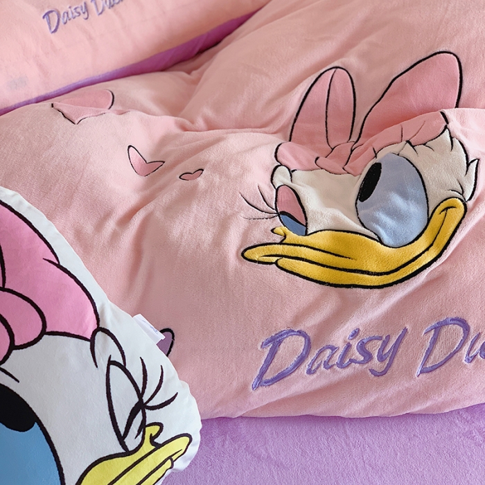 91家纺网 家纺一手货源 找家纺 星期八 2022新款230g双面牛奶绒迪士尼刺绣四件套 黛西