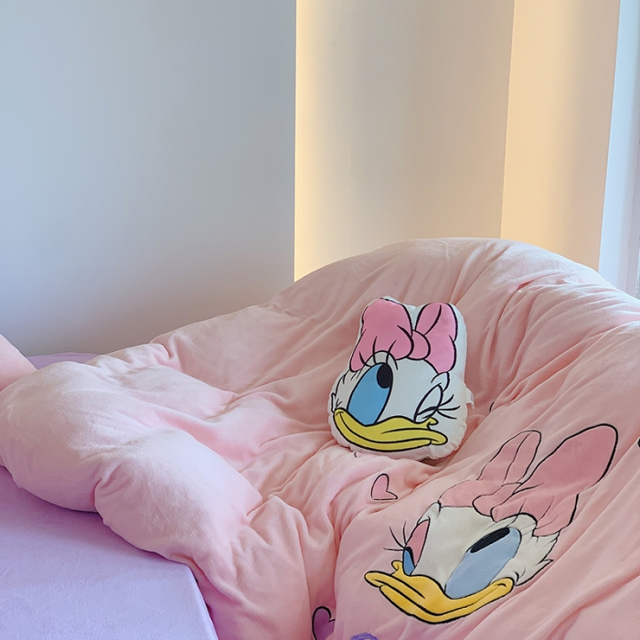 91家纺网 家纺一手货源 找家纺 星期八 2022新款230g双面牛奶绒迪士尼刺绣四件套 黛西