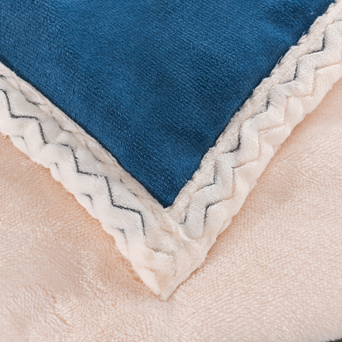 91家纺网 家纺一手货源 找家纺 迷仙巢 2022新款牛奶绒拼北极绒盖毯 小奶牛