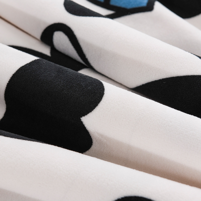 91家纺网 家纺一手货源 找家纺 迷仙巢 2022新款牛奶绒拼北极绒盖毯 小奶牛