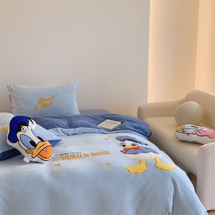 91家纺网 家纺一手货源 找家纺 星期八 2022新款230g双面牛奶绒迪士尼刺绣四件套 唐老鸭