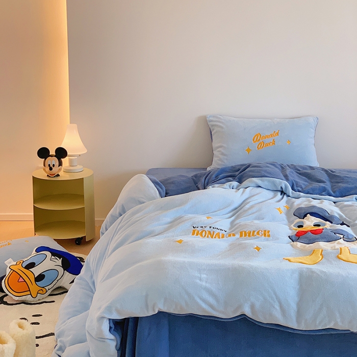 91家纺网 家纺一手货源 找家纺 星期八 2022新款230g双面牛奶绒迪士尼刺绣四件套 唐老鸭