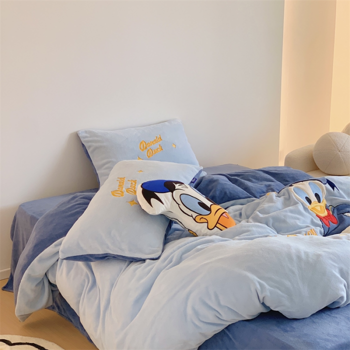 91家纺网 家纺一手货源 找家纺 星期八 2022新款230g双面牛奶绒迪士尼刺绣四件套 唐老鸭