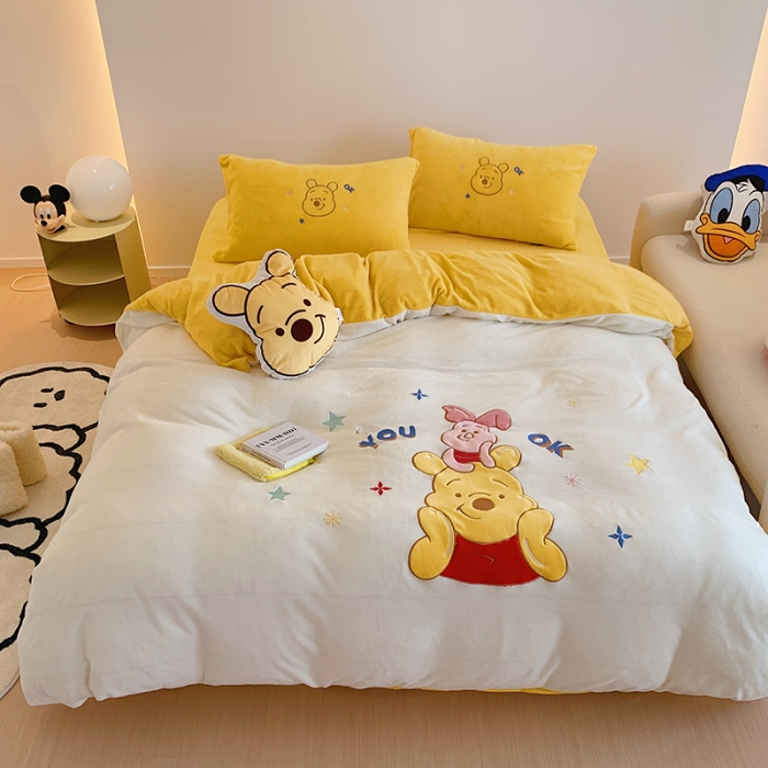 91家纺网 家纺一手货源 找家纺 星期八 2022新款230g双面牛奶绒迪士尼刺绣四件套 维尼熊