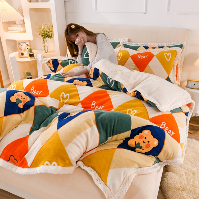 91家纺网 家纺一手货源 找家纺 迷仙巢 2022新款牛奶绒拼北极绒贝贝绒包边四件套 格子熊