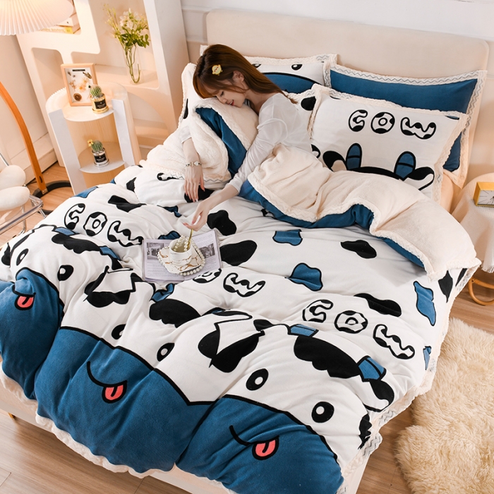 91家纺网 家纺一手货源 找家纺 迷仙巢 2022新款牛奶绒拼北极绒贝贝绒包边四件套 小奶牛