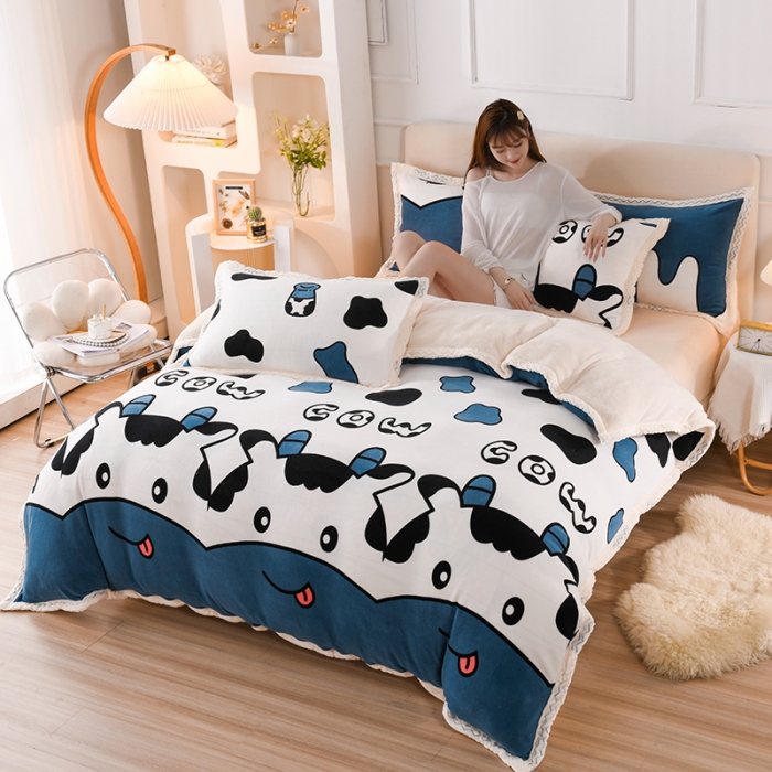 91家纺网 家纺一手货源 找家纺 迷仙巢 2022新款牛奶绒拼北极绒贝贝绒包边四件套 小奶牛