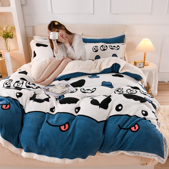 91家纺网 家纺一手货源 找家纺 迷仙巢 2022新款牛奶绒拼北极绒贝贝绒包边四件套 小奶牛