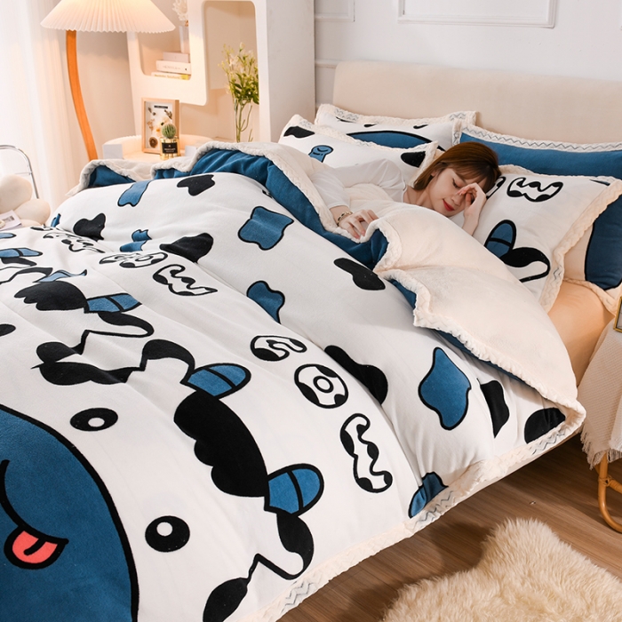 91家纺网 家纺一手货源 找家纺 迷仙巢 2022新款牛奶绒拼北极绒贝贝绒包边四件套 小奶牛