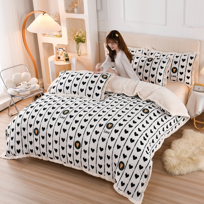 91家纺网 家纺一手货源 找家纺 迷仙巢 2022新款牛奶绒拼北极绒贝贝绒包边四件套 心心相印