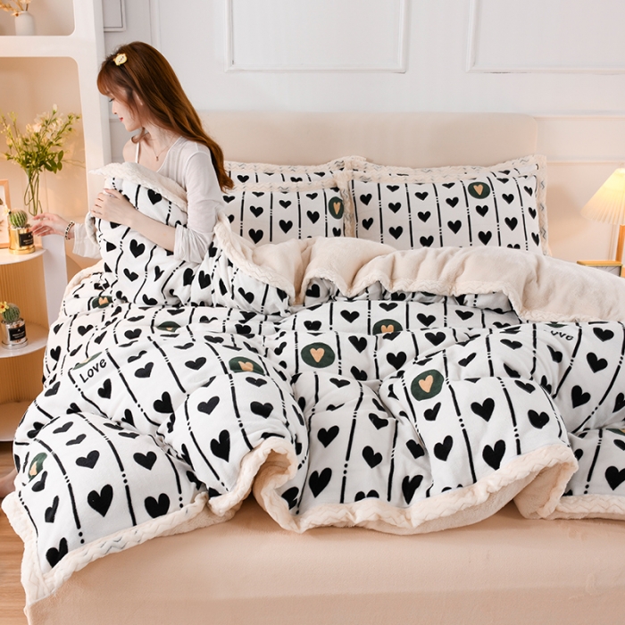 91家纺网 家纺一手货源 找家纺 迷仙巢 2022新款牛奶绒拼北极绒贝贝绒包边四件套 心心相印