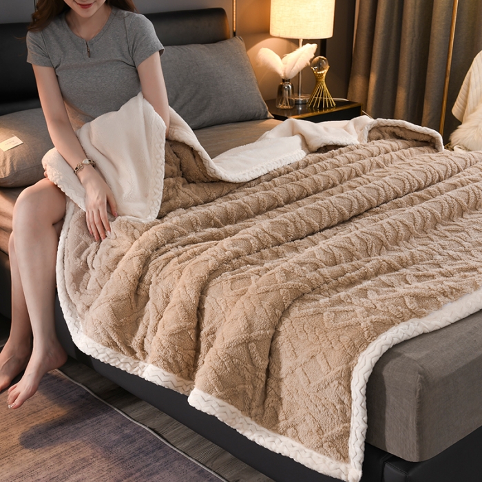 91家纺网 家纺一手货源 找家纺 迷仙巢 2022新款塔夫绒多功能盖毯 卡其色