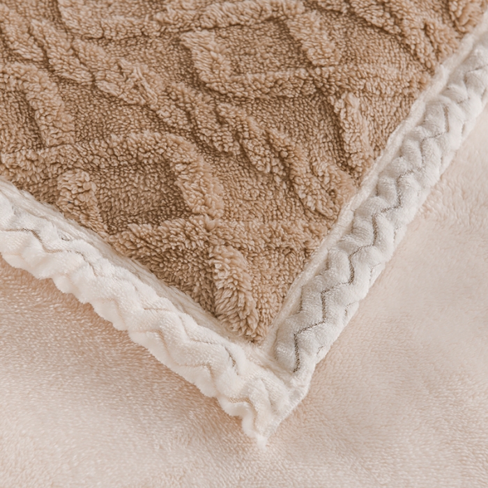 91家纺网 家纺一手货源 找家纺 迷仙巢 2022新款塔夫绒多功能盖毯 卡其色