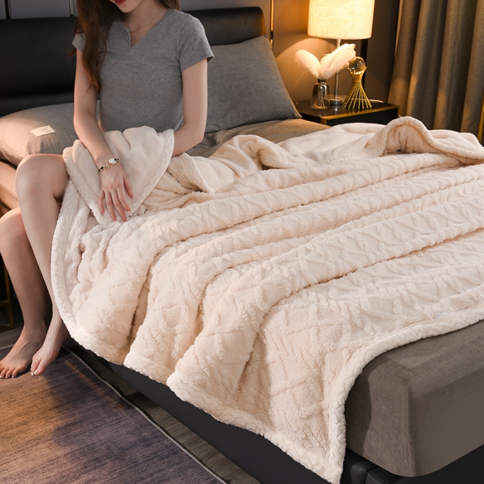 91家纺网 家纺一手货源 找家纺 迷仙巢 2022新款塔夫绒多功能盖毯 米白色