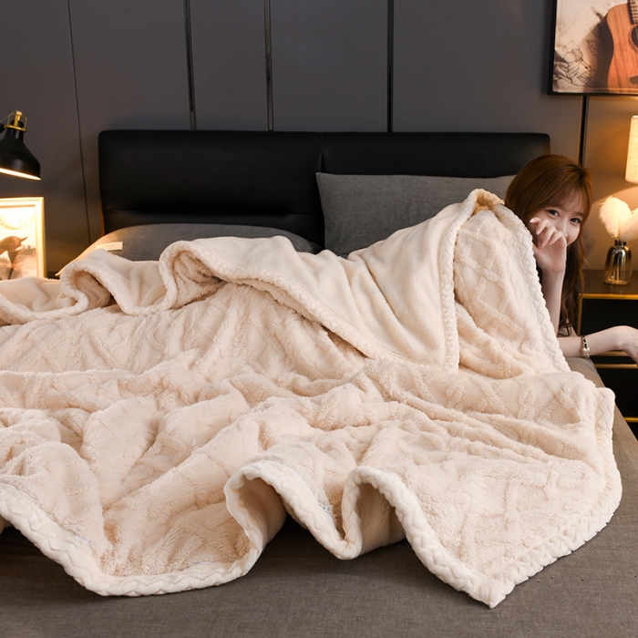 91家纺网 家纺一手货源 找家纺 迷仙巢 2022新款塔夫绒多功能盖毯 米白色