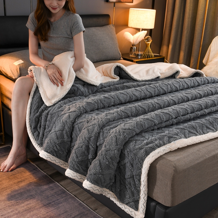 91家纺网 家纺一手货源 找家纺 迷仙巢 2022新款塔夫绒多功能盖毯 深空灰