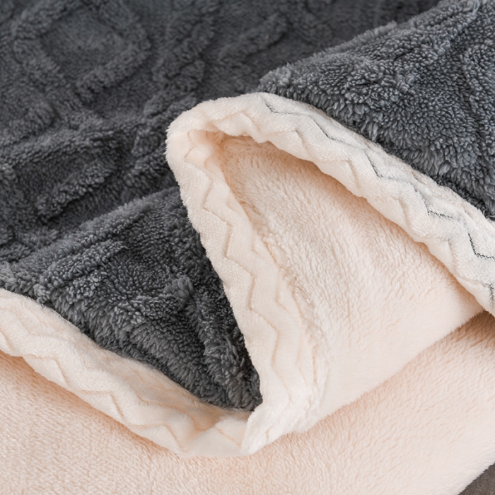 91家纺网 家纺一手货源 找家纺 迷仙巢 2022新款塔夫绒多功能盖毯 深空灰