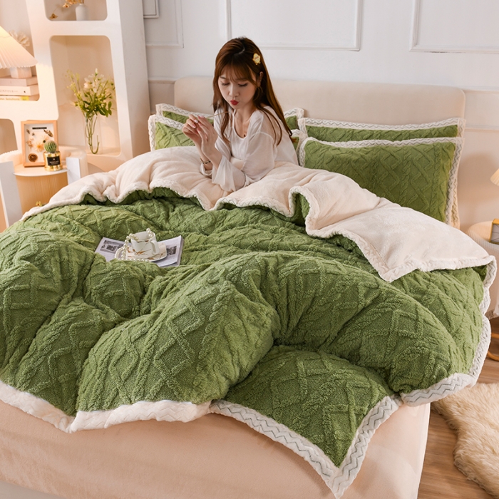 91家纺网 家纺一手货源 找家纺 迷仙巢 2022新款塔夫绒拼北极绒贝贝绒包边四件套 抹茶绿