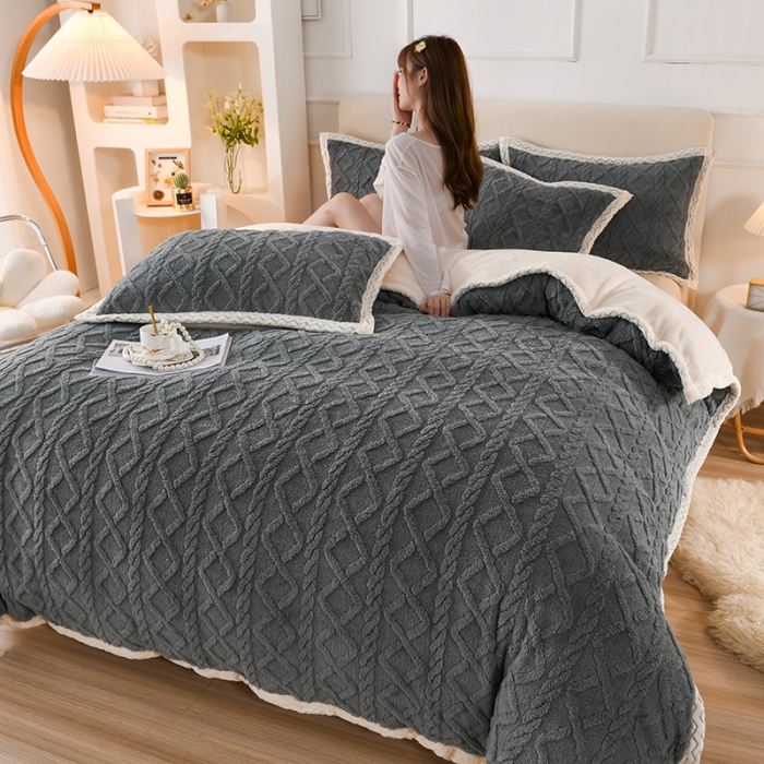 91家纺网 家纺一手货源 找家纺 迷仙巢 2022新款塔夫绒拼北极绒贝贝绒包边四件套 深空灰