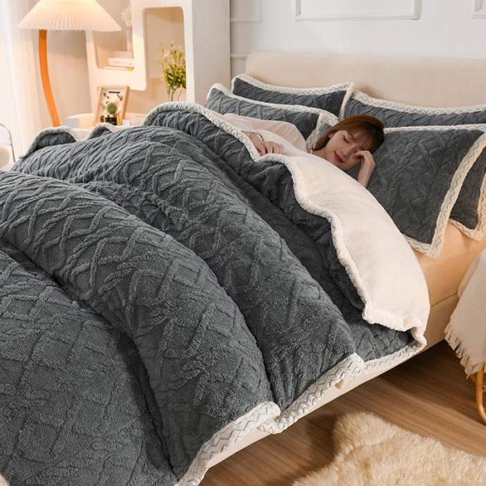 91家纺网 家纺一手货源 找家纺 迷仙巢 2022新款塔夫绒拼北极绒贝贝绒包边四件套 深空灰