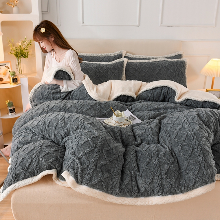 91家纺网 家纺一手货源 找家纺 迷仙巢 2022新款塔夫绒拼北极绒贝贝绒包边四件套 深空灰