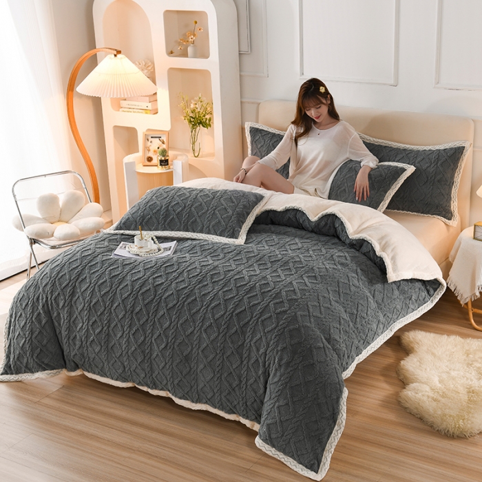 91家纺网 家纺一手货源 找家纺 迷仙巢 2022新款塔夫绒拼北极绒贝贝绒包边四件套 深空灰