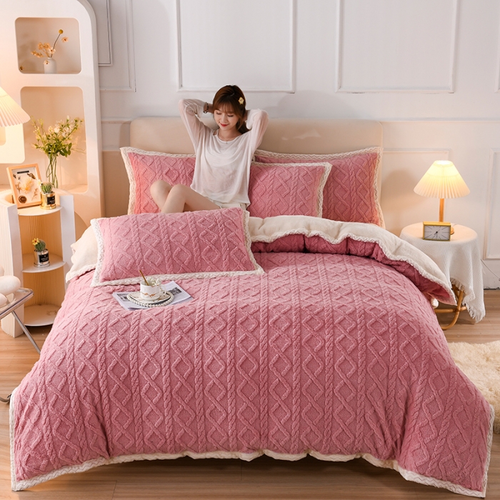 91家纺网 家纺一手货源 找家纺 迷仙巢 2022新款塔夫绒拼北极绒贝贝绒包边四件套 樱花粉