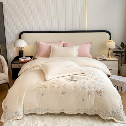 91家纺网 家纺一手货源 找家纺 红嘴企鹅 2025新款蝶之恋牛奶绒四件套 白色