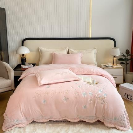 91家纺网 家纺一手货源 找家纺 红嘴企鹅 2025新款蝶之恋牛奶绒四件套 粉色