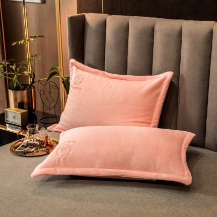 91家纺网 家纺一手货源 找家纺 丽美人 2022新款加厚保暖纯色简约牛奶绒系列单品枕套 樱花粉一只