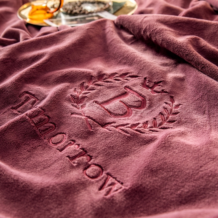 91家纺网 家纺一手货源 找家纺 丽美人 2022新款加厚保暖纯色简约牛奶绒系列单品枕套 海棠红一只