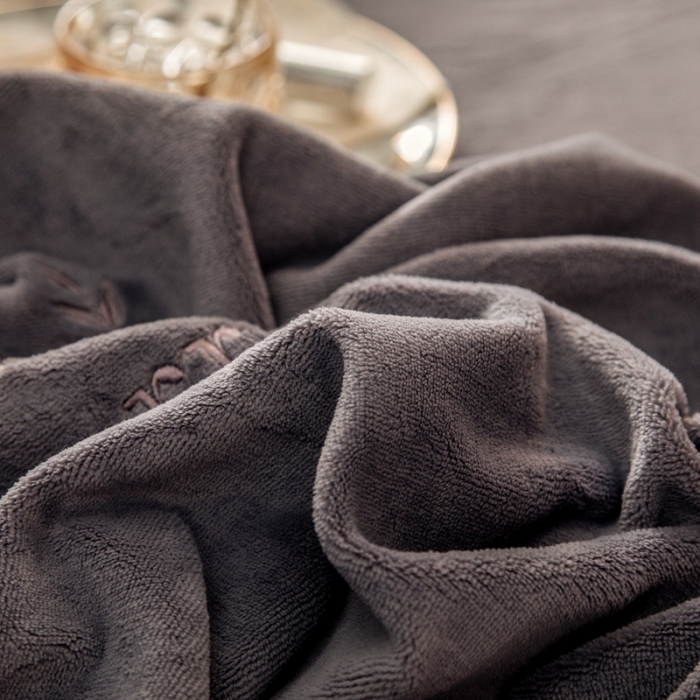 91家纺网 家纺一手货源 找家纺 丽美人 2022新款加厚保暖纯色简约牛奶绒系列单品枕套 摩登灰一只