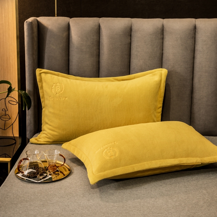 91家纺网 家纺一手货源 找家纺 丽美人 2022新款加厚保暖纯色简约牛奶绒系列单品枕套 柠檬黄一只