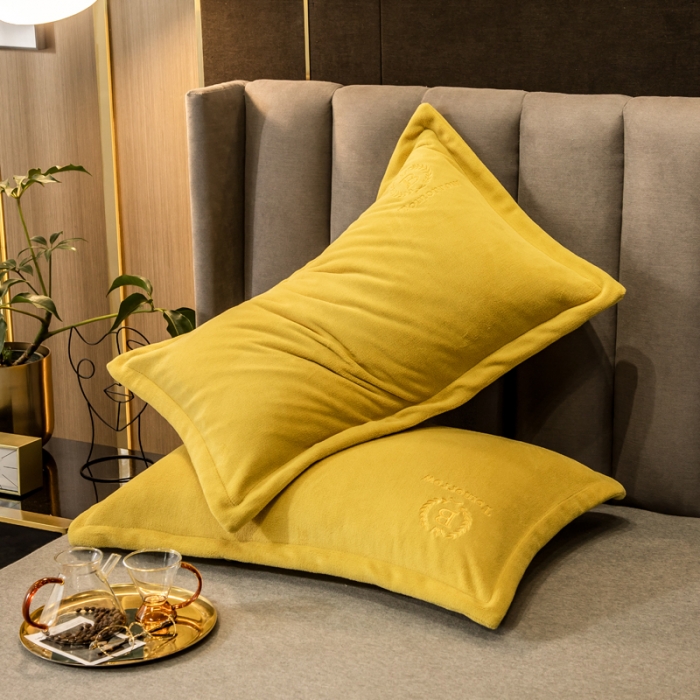 91家纺网 家纺一手货源 找家纺 丽美人 2022新款加厚保暖纯色简约牛奶绒系列单品枕套 柠檬黄一只