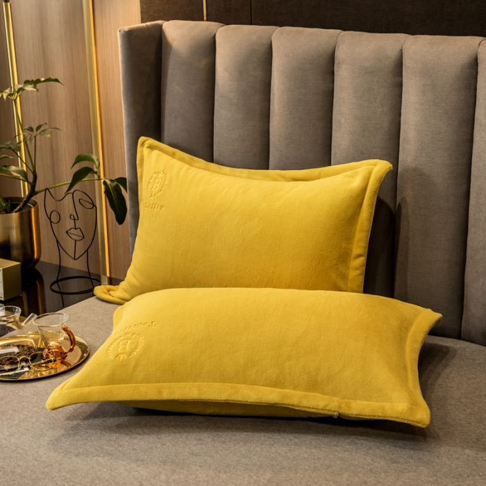 91家纺网 家纺一手货源 找家纺 丽美人 2022新款加厚保暖纯色简约牛奶绒系列单品枕套 柠檬黄一只